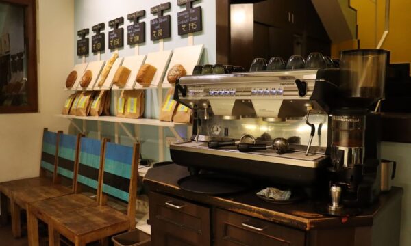 일상의 소음을 지우는 마법, 메이드문 메이드카페 홍대본점