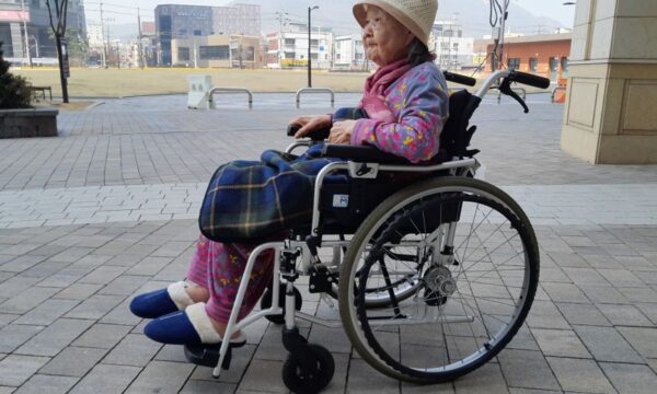 주말은 배고픔을 채워가며 발굴되기를 기다리고 있다