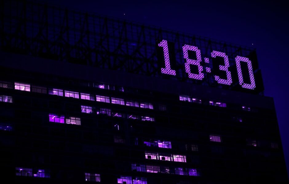 디지털 벽시계는 기업 파트너를 위한 완벽한 선물입니다.