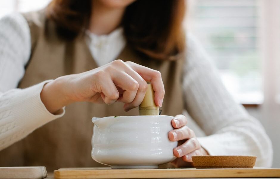 마이크로블레이딩은 다루기 힘든 눈썹에 대한 해답입니다